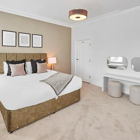 Roslyn House 펜션 페이틀리브리지