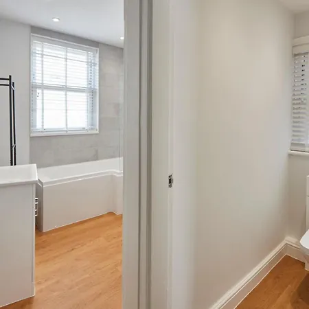 펜션 Roslyn House 페이틀리브리지