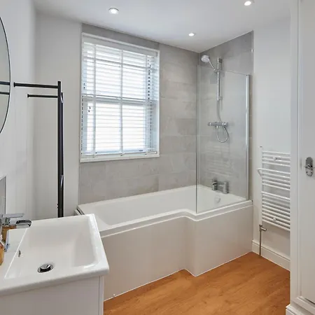 펜션 Roslyn House 페이틀리브리지